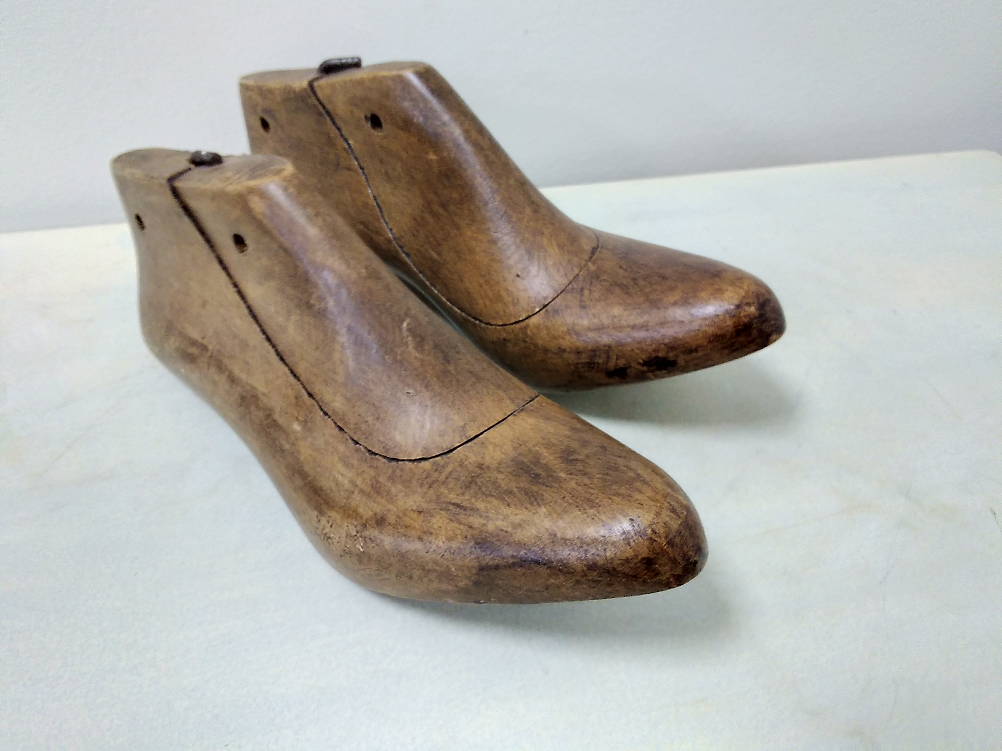 Oude houten schoenmallen 