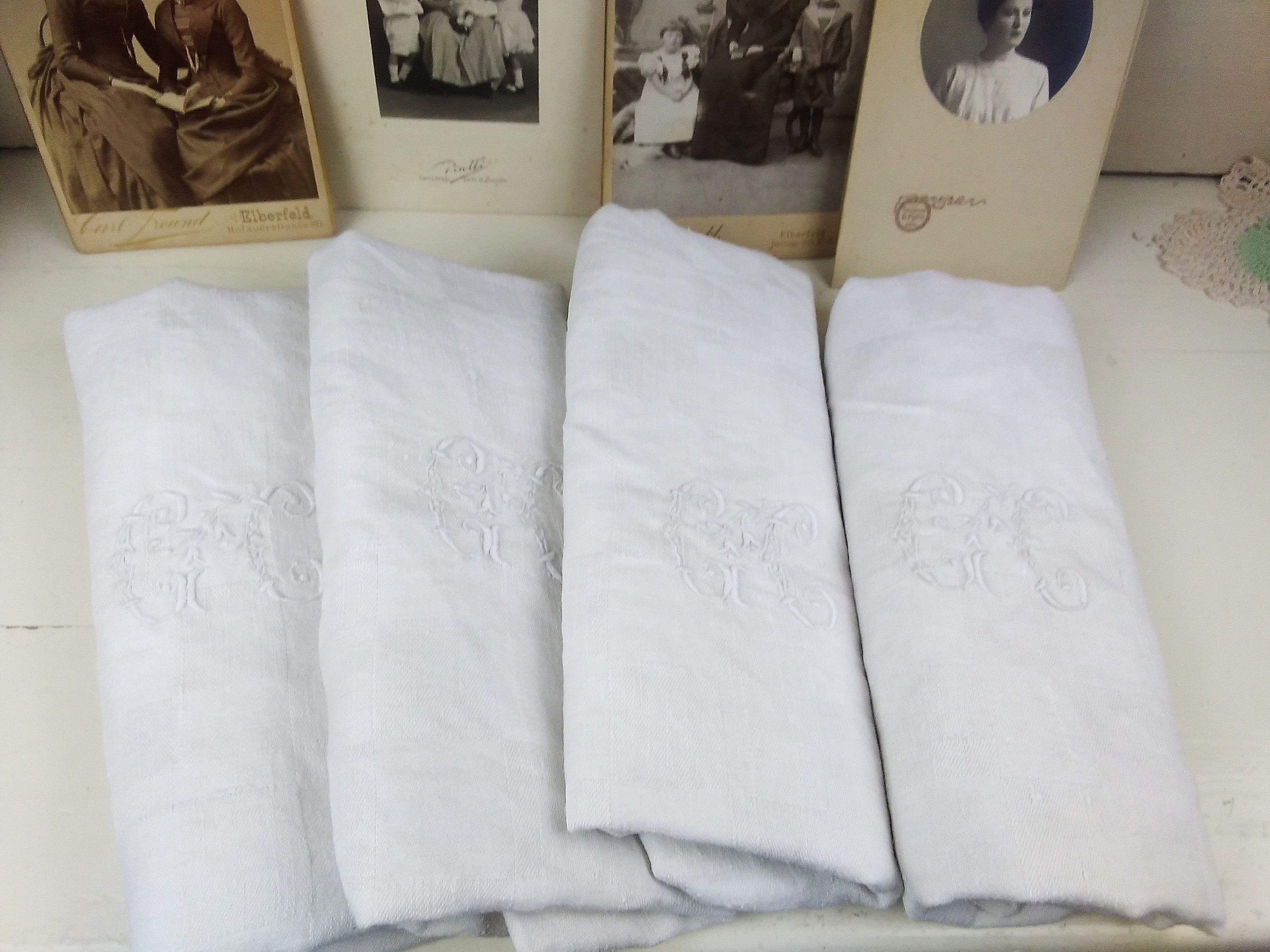 antieke servetten met monogram
